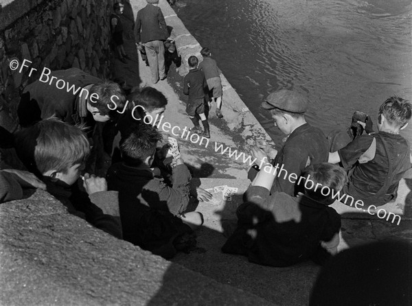 CANAL BRIDGE WITH CHILDREN